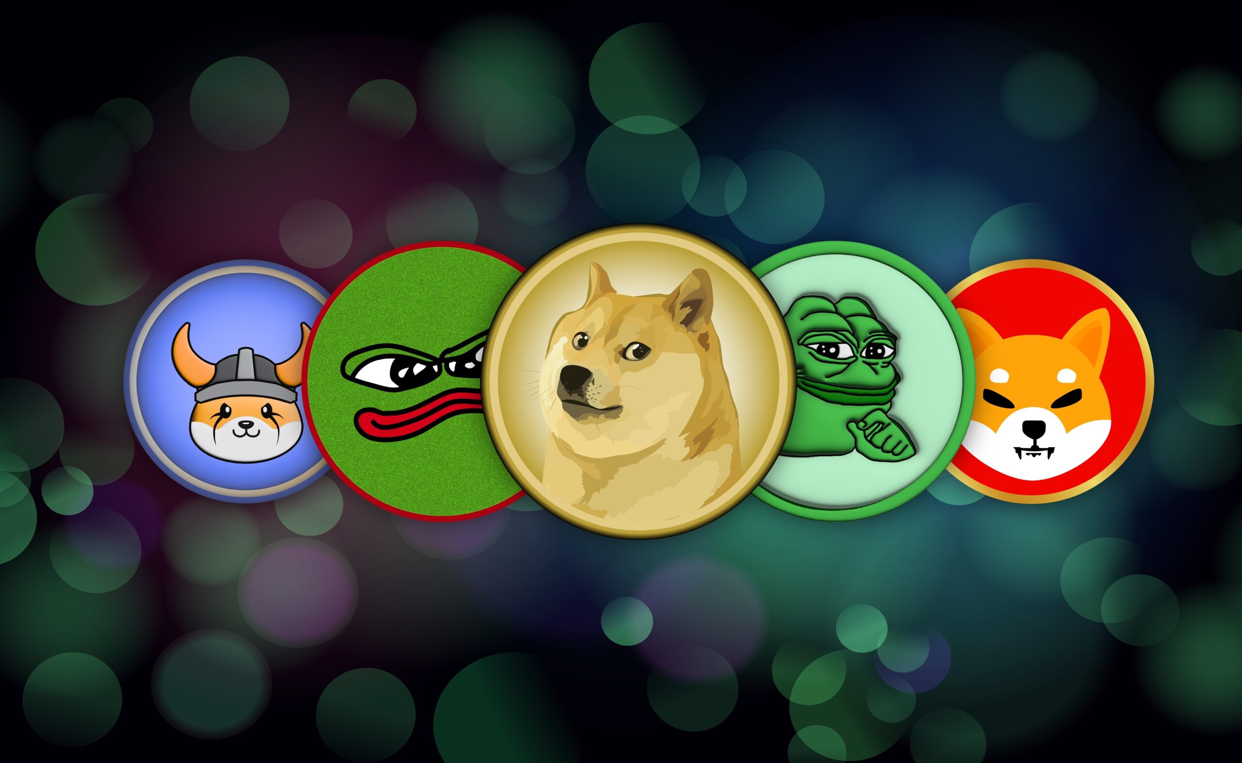 Das Bild zeigt die bekanntesten Memecoins als Münzen vor einem blau-grünen Hintergrund.