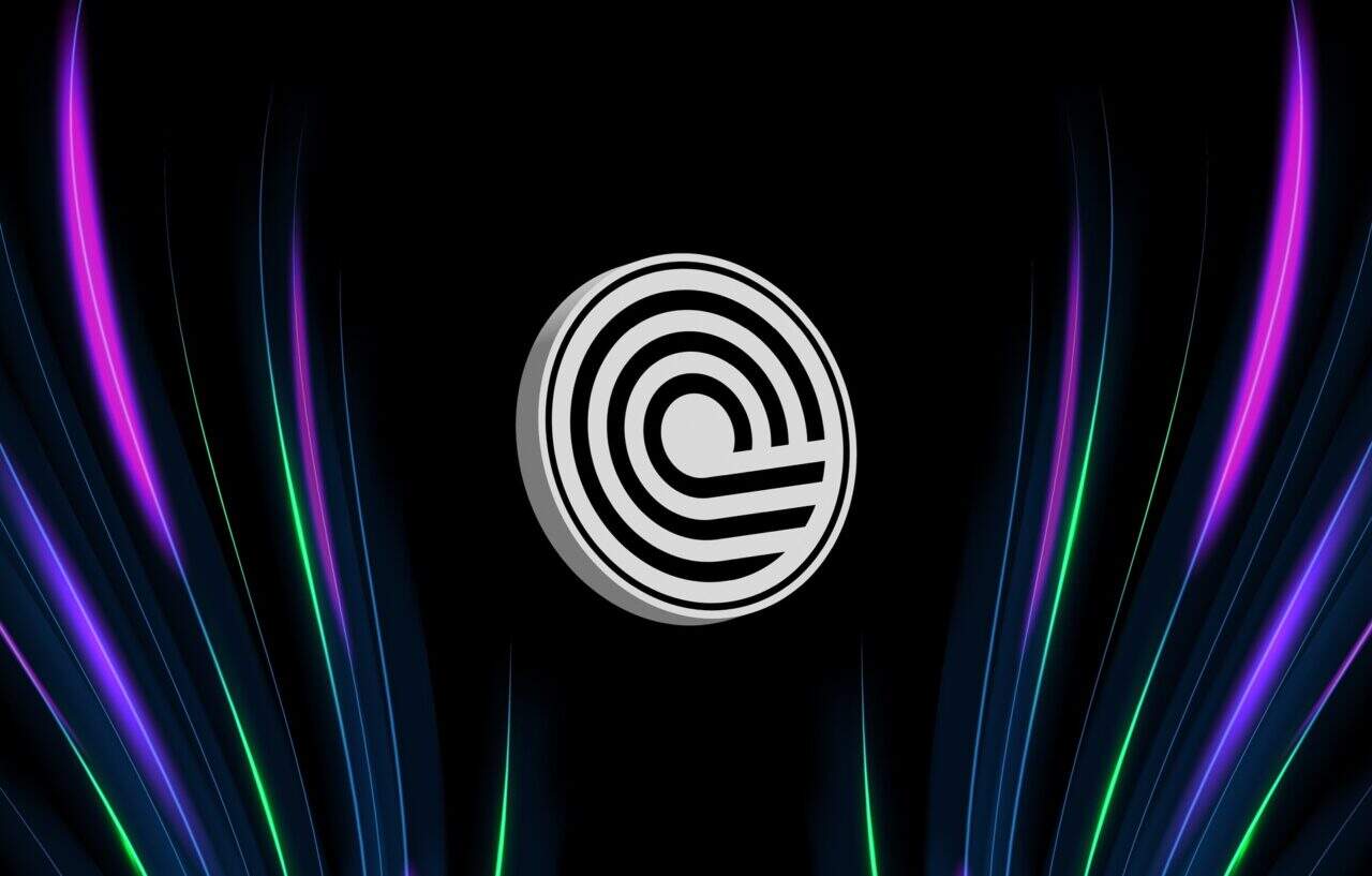 Das Bild zeigt einen runden Coin mit dem ONDO-Symbol des Krypto-Projekts vor dunklem Hintergrund mit pinken, blauen und grünen aufsteigenden Linien.