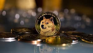 Ein Haufen von Dogecoin-Münzen