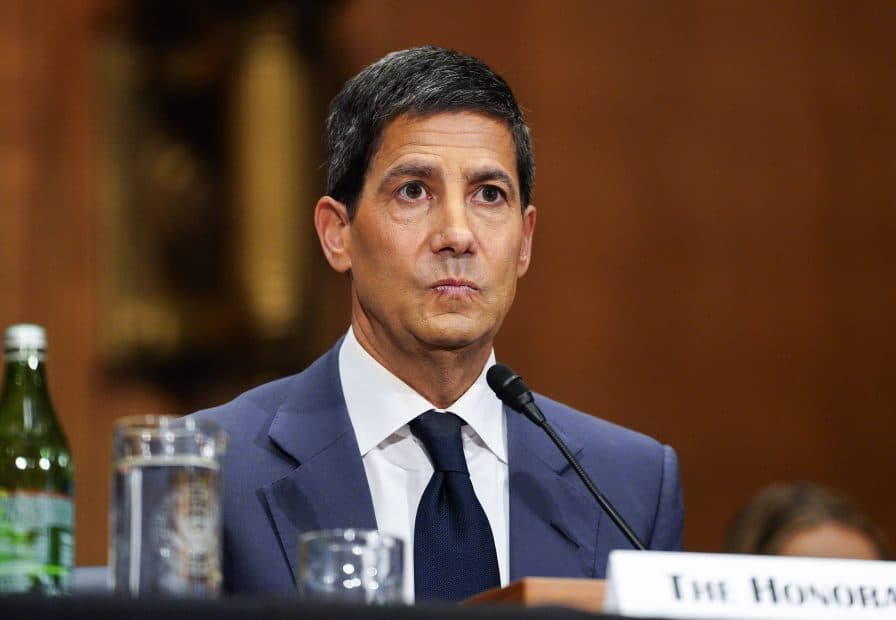 Kevin Warsh bei Pressekonferenz