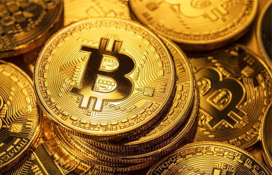 Das Bild zeigt eine Bitcoin-Münze