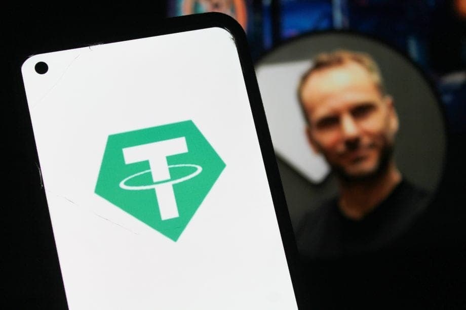 Ein Tether-Logo auf einem Smartphone