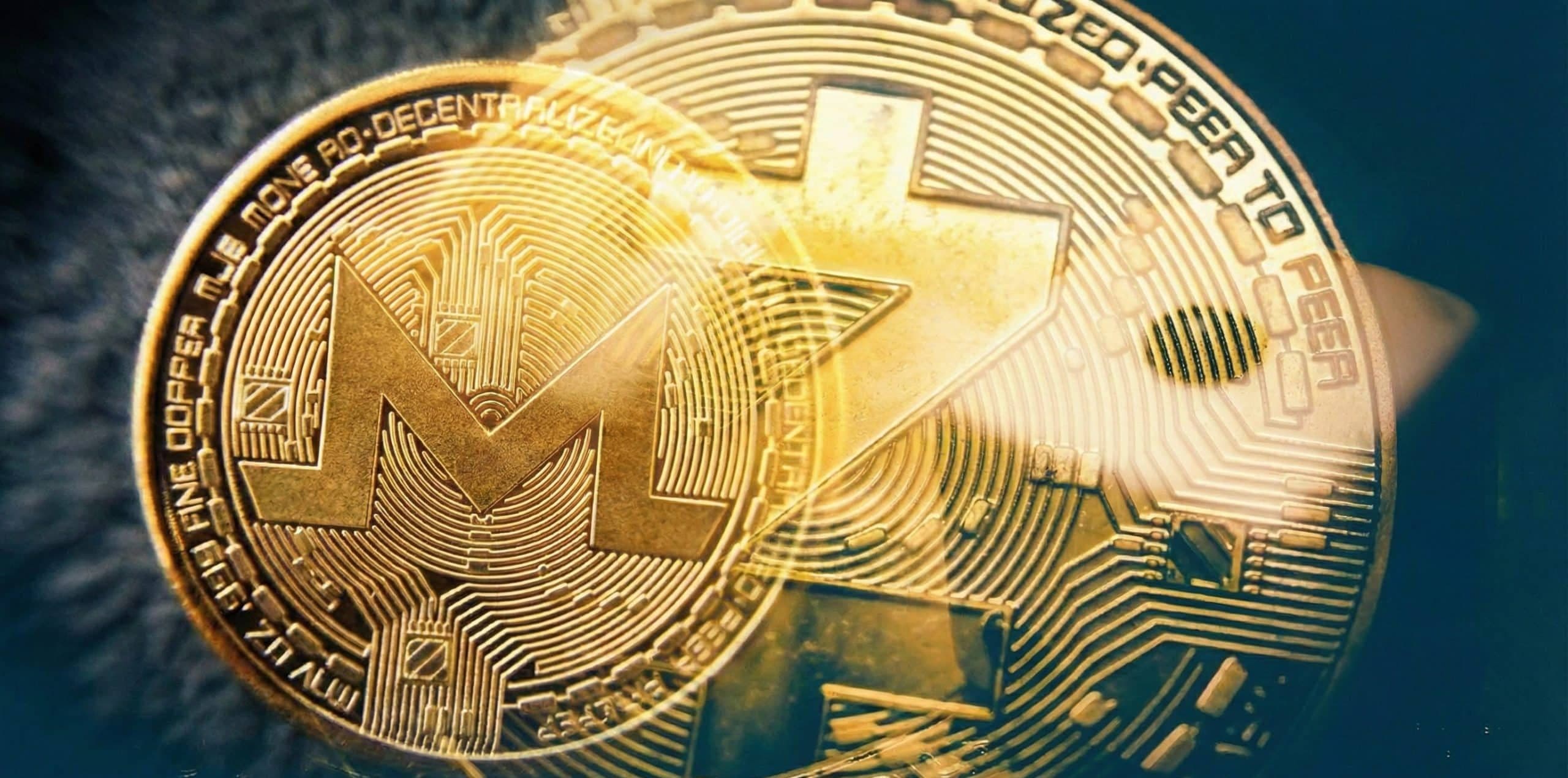 Digitale Währung, physische Silbermünze, Monero und ZCash. Monero-Nahaufnahme-Konzept.