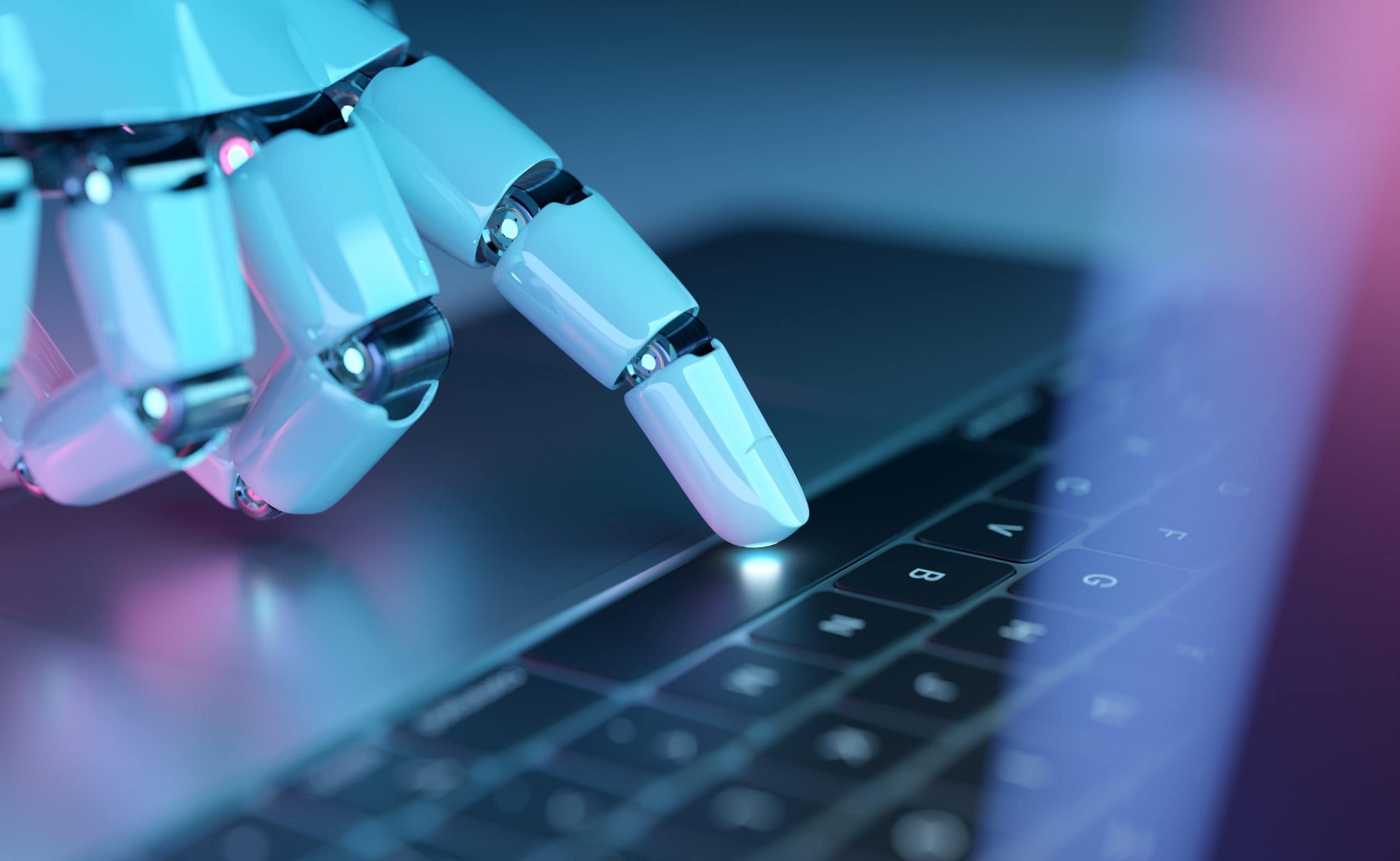 Roboterhand drückt auf einen Laptop