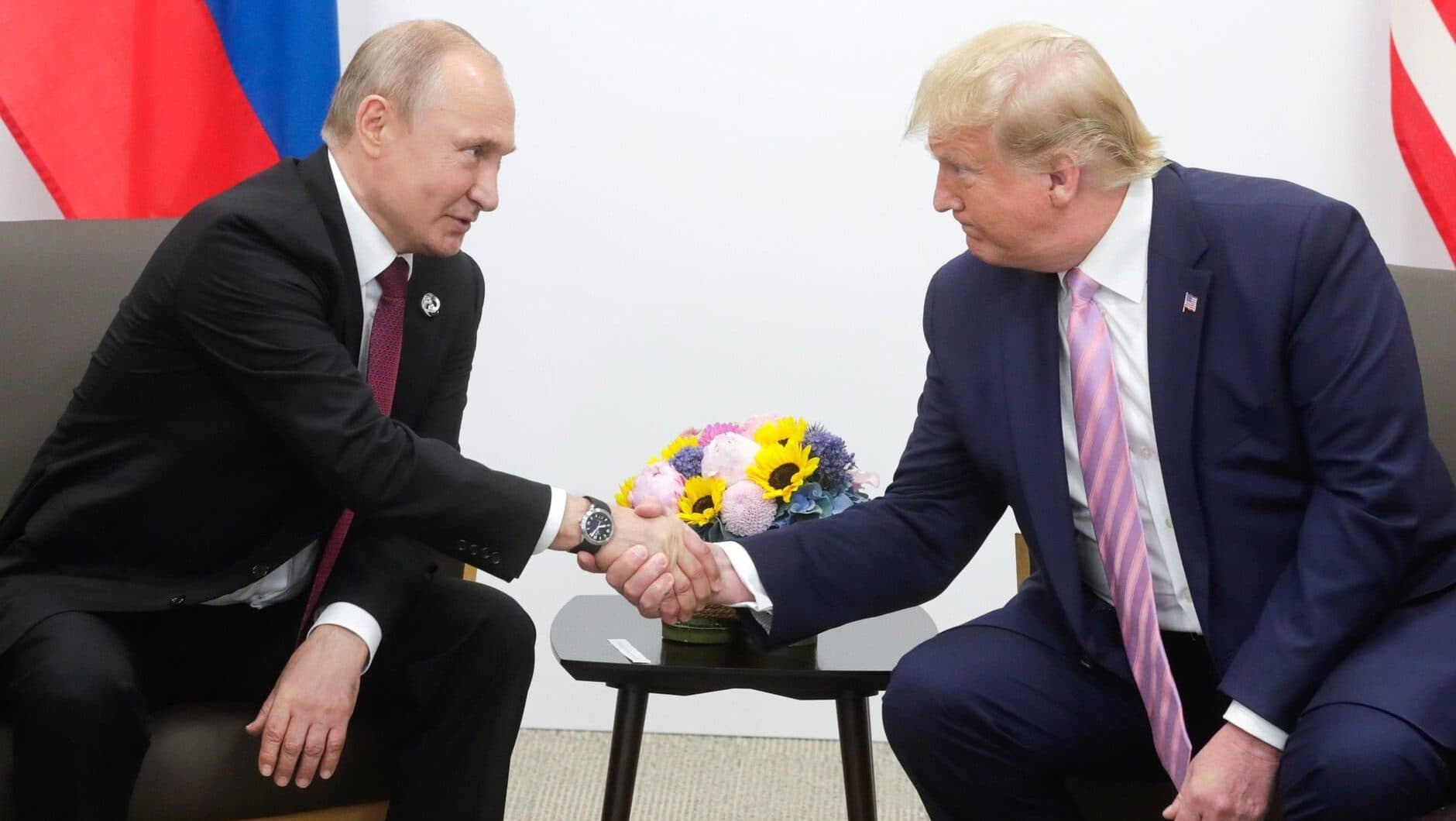 Das Bild zeigt Putin und Trump