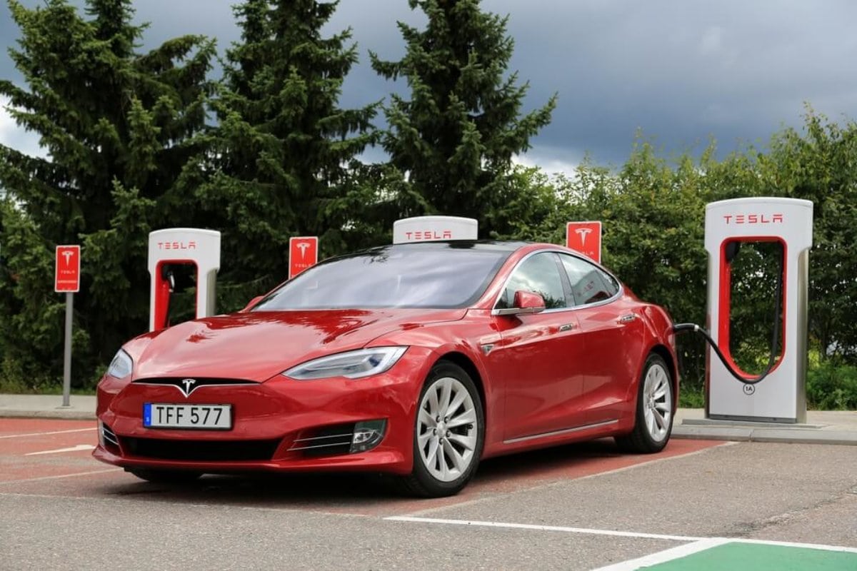 Bitcoin minen mit eigenem Tesla