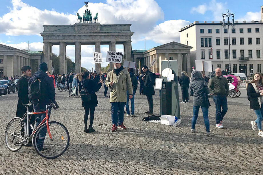 Out of Order: Bitcoin-Automat am Brandenburger Tor
