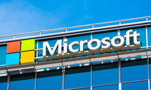 Identity Overlay Network: Benutzername ade - Microsoft setzt auf Bitcoin An einem Gebäude ist der Schriftzug Microsoft zu lesen