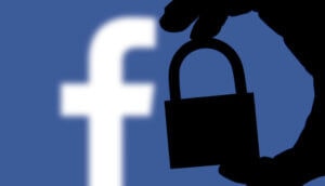 Facebook-mit-Vorhängeschloss