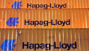 Gestapelte Container von Hapag-Lloyd