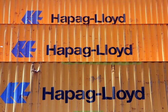 Gestapelte Container von Hapag-Lloyd