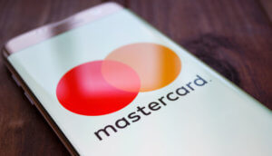 Mastercard-Logo auf Smartphone Display