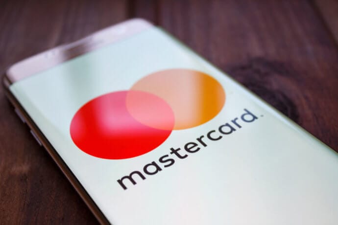 Mastercard-Logo auf Smartphone Display