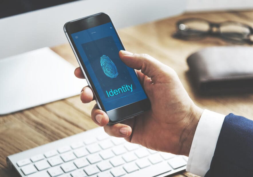 NEO: Swisscom Blockchain lanciert Identifizierungs-Tool Seraph ID Symbolbild-NEO-Seraph-ID-Smartphone-mit-Fingerabdruck-auf-Display