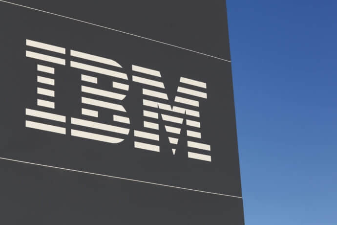 IBM Logo an Firmengebäude