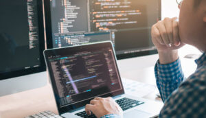 Für ein tieferes Verständnis um Bitcoin und Co. kann ein wenig Programmieren und Datenanalyse nicht schaden.