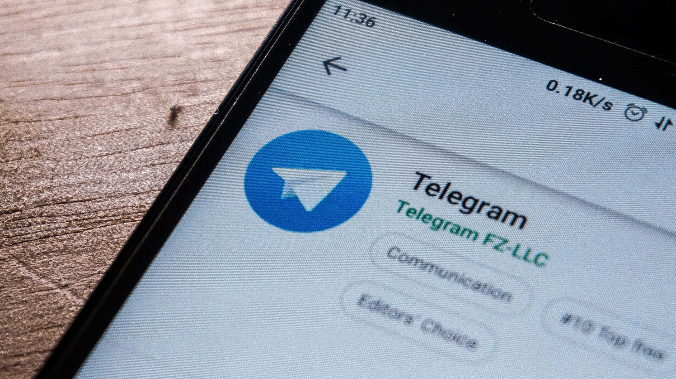 Telegram-Logo auf Smartphone Display