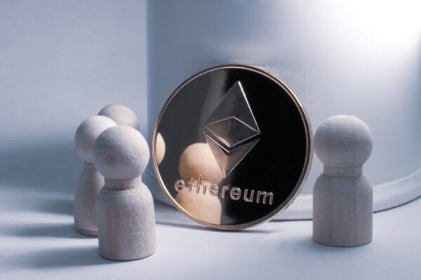 Square Enix: Final-Fantasy-Macher investiert in Ethereum-Spiel Ethereum-Münze mit Spielfiguren