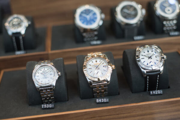 Top Time Kollektion: Breitling tickt jetzt auf der Blockchain