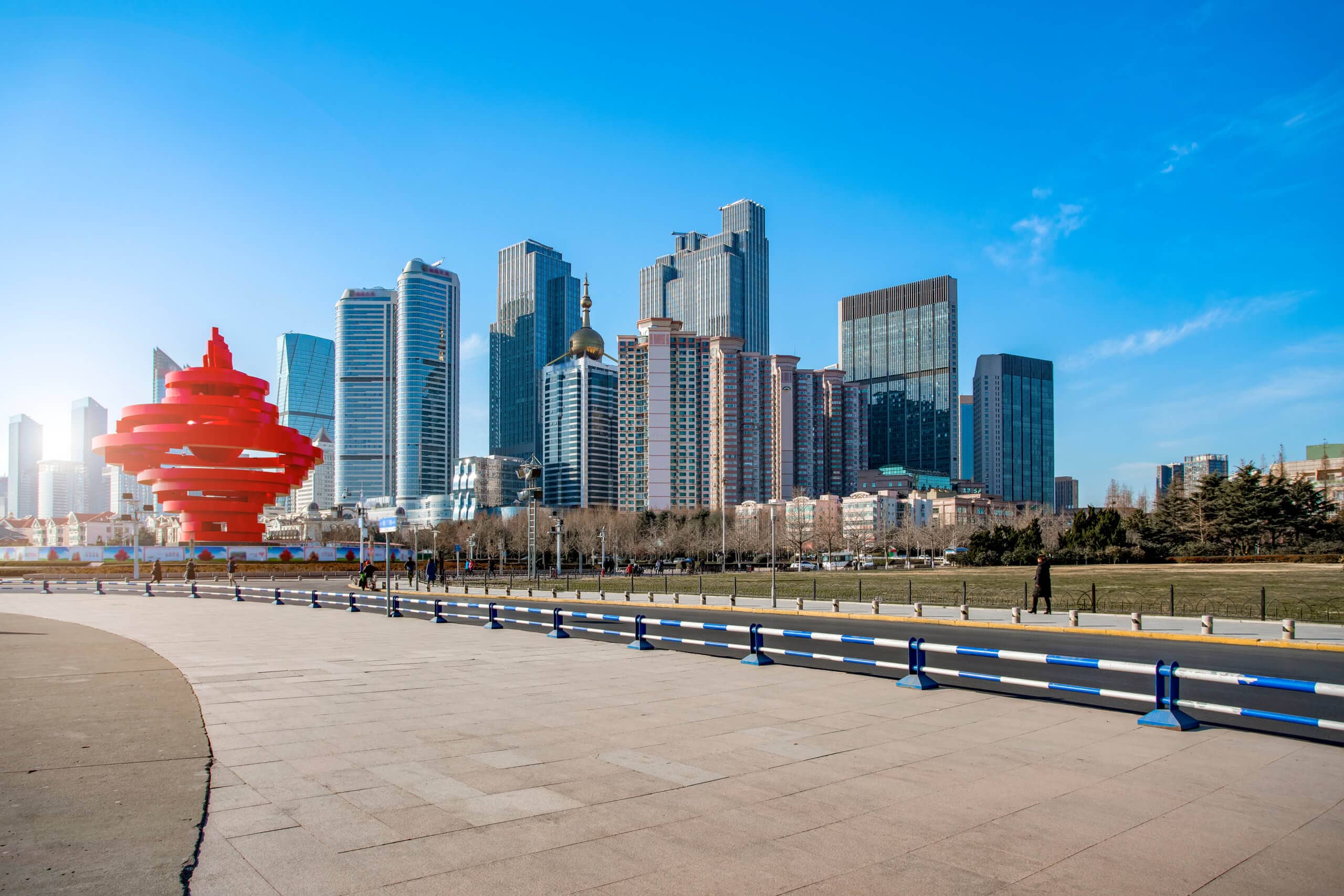 Stadtmitte von Qingdao - Landschaft und Straße