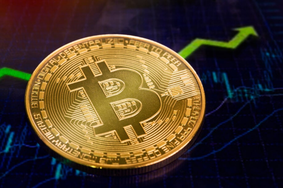 Bitcoin wieder bei 7.000 US-Dollar – Gesamtmarktkapitalisierung steigt