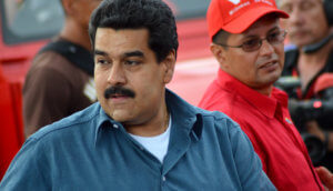 Venezulanischer Präsident Nicolás Maduro schaut nach hinten