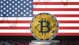 bitcoin münze vor amerikanischer flage