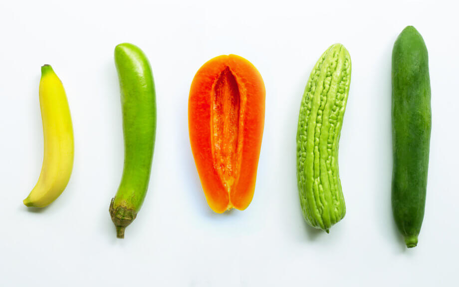 Sex meets Krypto: PornVisory will eigenen Token (PVY) einführen Banane, grüne Aubergine, Papya, grüne lange Melone und grüne Papaya auf weißem Hintergrund