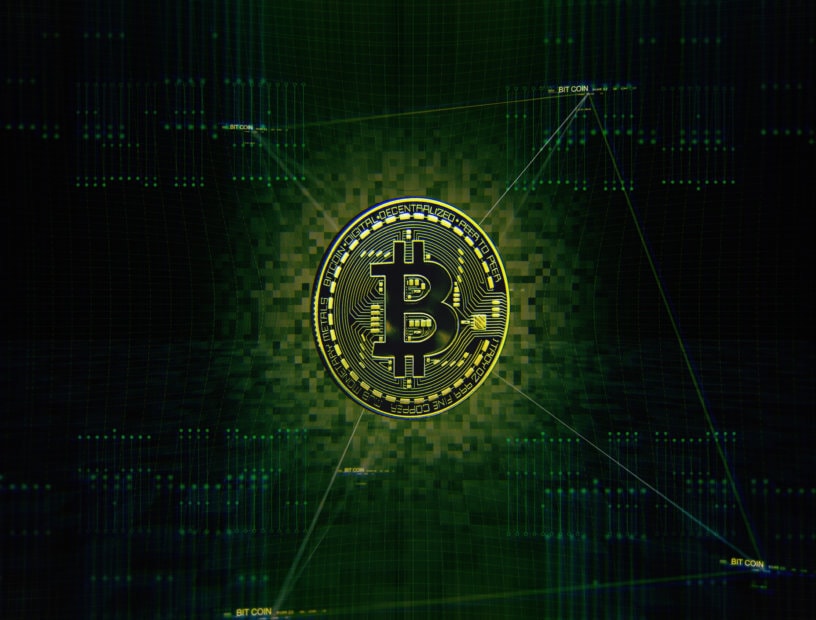 Bitcoin (BTC) nach dem Halving: Bringt Brasilien die Kurs-Rallye? bitcoin münze gruen auf schwarzem hintergrund
