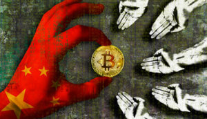 Hand mit chinesischer Flagge reicht den Armen einen Bitcoin