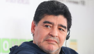 diego maradona bei einer pressekonferenz