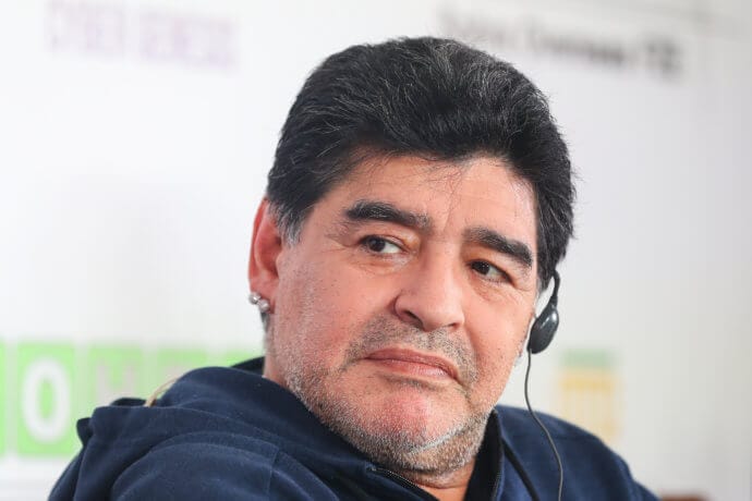 diego maradona bei einer pressekonferenz