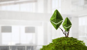 grünes ethereum symbol auf einem grünen hügel
