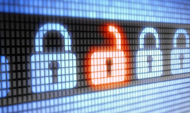 Bitcoin-Beute: „Böse Computergenies mit soziopathischen Zügen“ symbolische hack-darstellung von einem offenen schloss neben verschlossenen schlössern