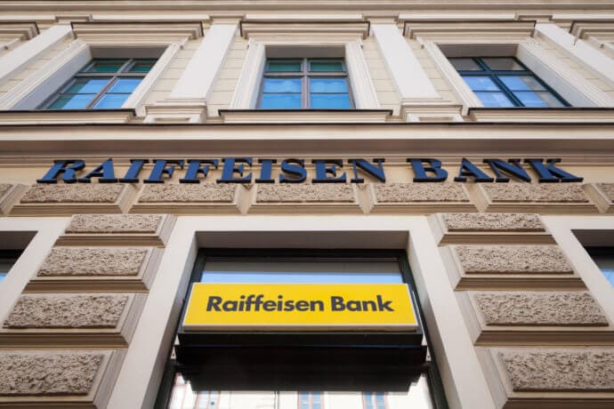 raiffeisen-bank-fassade