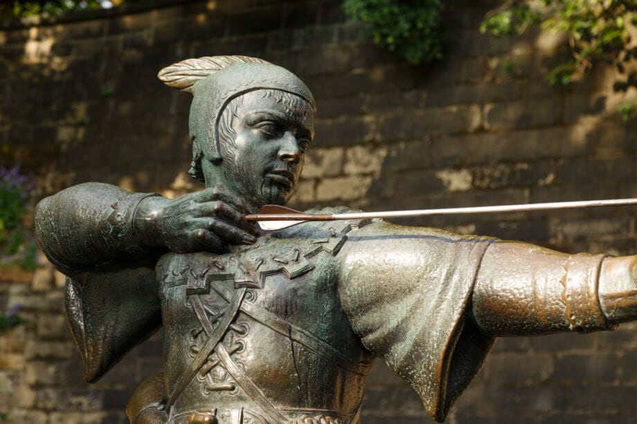 Robinhood ergattert 280 Millionen US-Dollar statue von robin hood vor einer wand