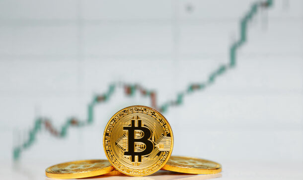 Bitcoin 2020 bei 20.000 US-Dollar? Bloomberg bullish bitcoin-münze-vor-einer-chart