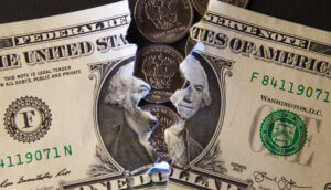Eine zerrissene Dollarnote