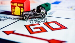 Nahaufnahme eines Monopoly-Spielfelds