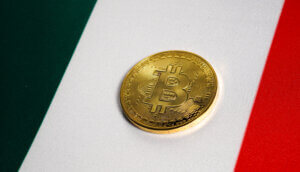 Bitcoin-Münze auf Italien-Flagge