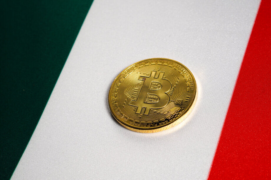 CBDC vs. Libra: Italiens Banken fordern programmierbaren Euro Bitcoin-Münze auf Italien-Flagge