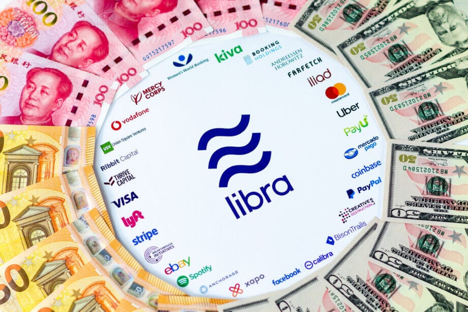 Bankenschreck: Bankenverband sucht europäische Antwort auf Libra 2.0 Libra-Logo umringt von Banknoten in US-Dollar, Euro und Remnibi