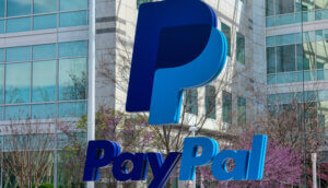 PayPal logo vor dem gebäude
