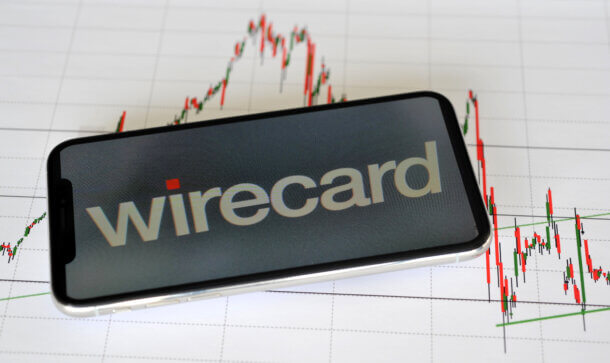 Bilanz-Skandal: Wirecard-Aktie fällt um 70 Prozent Smartphone mit Wirecard-Logo auf dem Display