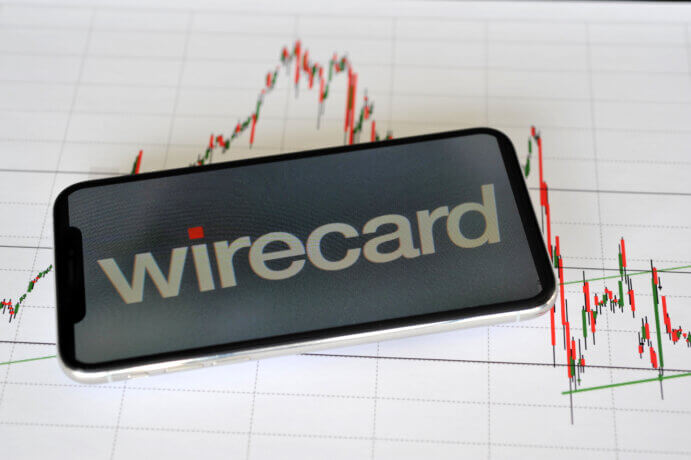 Smartphone mit Wirecard-Logo auf dem Display