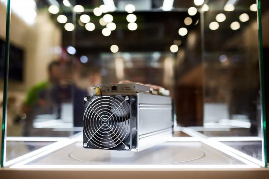 Mining-Riese Ebang plant Offshore-Bitcoin-Börse (BTC) ASIC als Ausstellungsstück