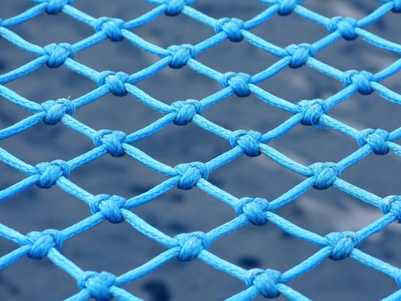 DeFi-Bash im Ökosystem: Ist MakerDAO (MKR) noch zu retten? Ein blaues Sicherheitsnetz