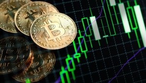 bitcoin-münze-vor-einer-chart