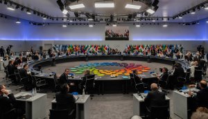g20 versammlung mit sehr vielen menschen