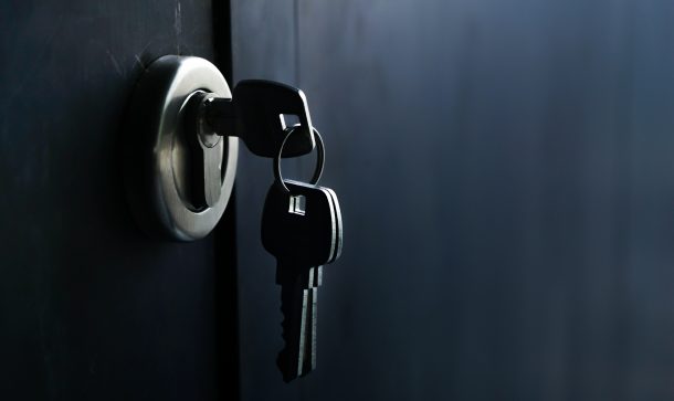 Genesis und Circle bringen USDC in den Mainstream schlüssel-steckt-in-einer-haustür